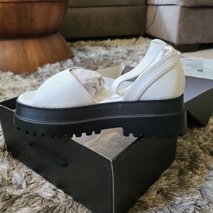 NIB Fashion Nova White Chunky Sandals
